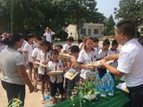 2017青浦區(qū)“兩新”組織黨建活動(dòng)兩學(xué)一做 放飛愛心 書送溫暖